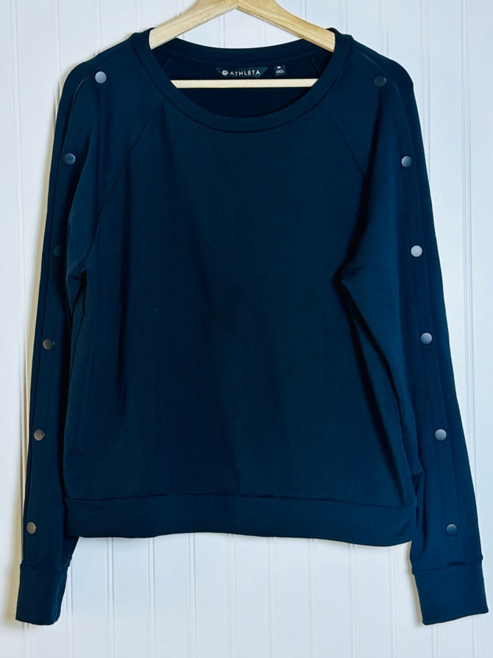 Athleta Snappy Sweatshirt sleek, stretchy, lightweight, casual, travel. - Picture 6 of 11